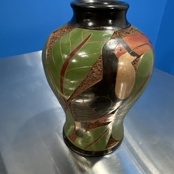 VINTAGE FOLK ART ANIMAL THEMED POTTERY VASE 6.5 Green - Picture 5 of 6